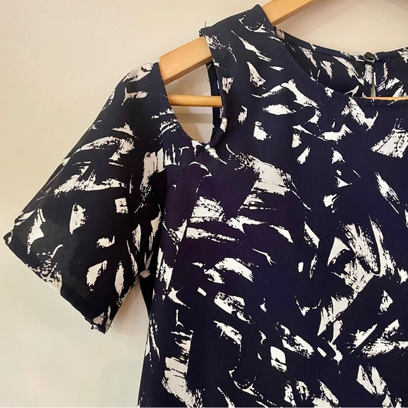 HARLOWE & GRAHAM Off the Shoulder Cutout Patterned Blouse Navy Women’s XS - Picture 3 of 7